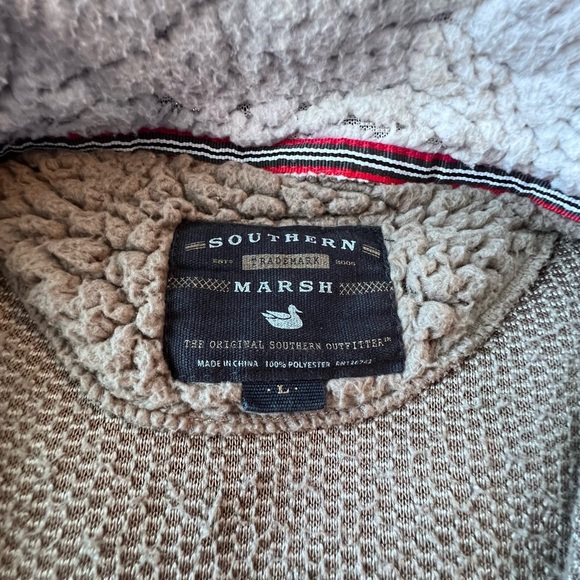 Southern Marsh Appalachian Pile Sherpa
Pullover Taupe Color Men’s Size Large - Picture 9 of 9